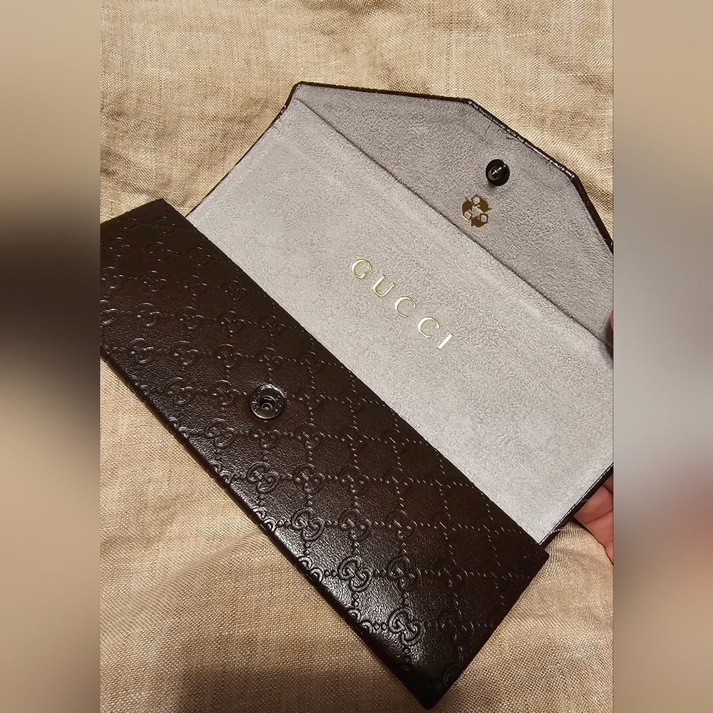 Authentic Gucci Brown Embossed GG Trifold Sunglasses Case NWOT - Picture 11 of 11